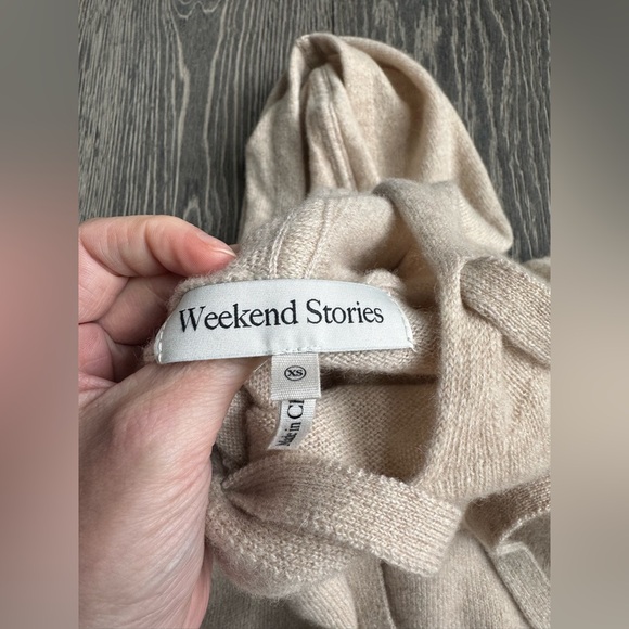 Weekend Stories Aubrianna Recycled Cashmere Hoodie in Heather Oatmeal Size XS - Picture 4 of 8